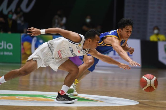 Borneo Hornbills Lepas Point Guard Agam Subastian Agam Subastian (kiri).