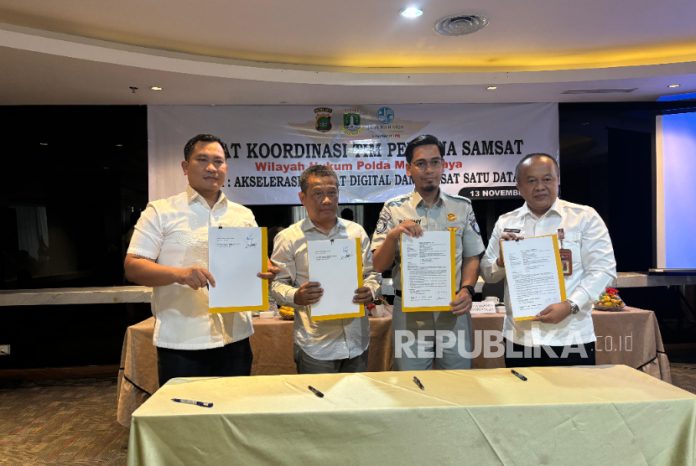 Disambut Antusias, Program Pemutihan PKB di Banten Naik Rp 64,3 Realisasi penerimaan pajak dari program pemutihan denda pajak kendaraan bermotor (PKB) yang diberlakukan Pemprov Banten disambut antusias masyarakat.
