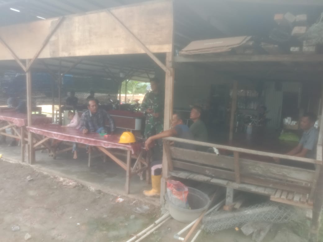 Babinsa Sertu Alieu Permana Gelar Komsos, Ajak Warga Jaga Keamanan dan Ketertiban Wilayah