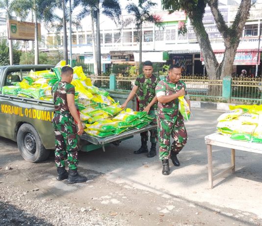Koramil 01/Dumai Bersinergi dengan Bulog Gelar Gerakan Pangan Murah di Sukajadi