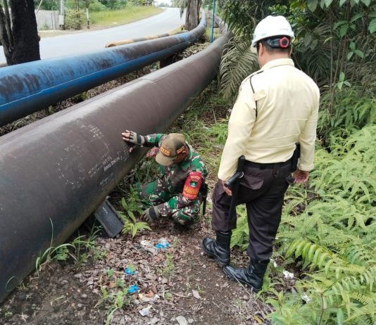 Babinsa Dumai Bersama SKK Migas dan Pertamina Hulu Rokan Gelar Patroli Keamanan Jalur Pipa Minyak