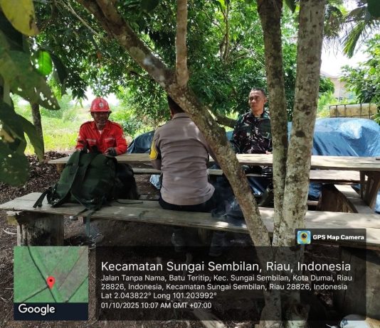 2. Sinergi Aparat: Babinsa, Bhabinkamtibmas, dan PT SGP Pererat Komunikasi di Kampung Tanah Adat