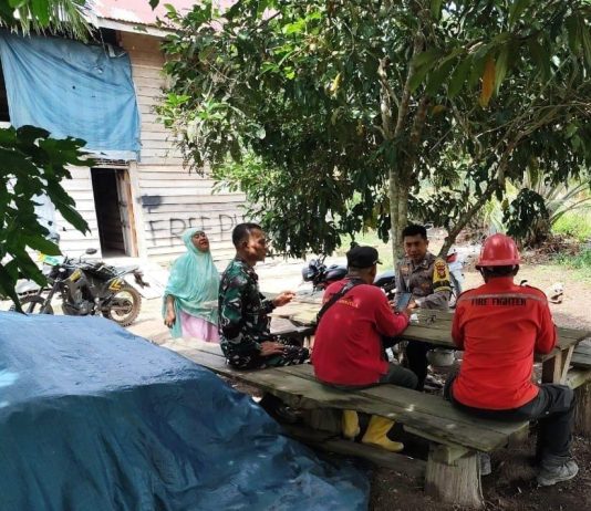 Babinsa Batu Teritip Gelar Komsos Bersama Bhabinkamtibmas dan PT SGP, Perkuat Sinergi Cegah Karhutla