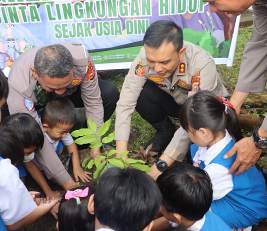 AKBP Angga Febrian Pimpin Green Policing: Polres Dumai Gandeng TK Santo Tarcisius Lestarikan Lingkungan
