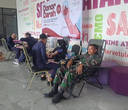 Personel Kodim 0320/Dumai Ikut Donor Darah di Anniversary ke-6 The Zuri Hotel Dumai