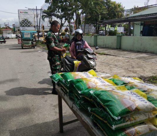 Bantu Stabilkan Harga, Kodim 0320/Dumai Sediakan Beras Murah untuk Warga