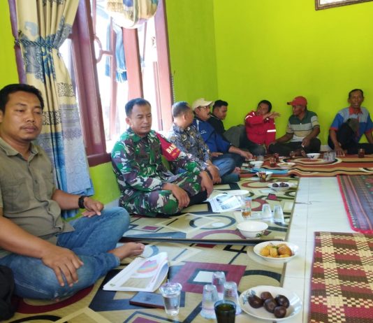 Babinsa Lubuk Gaung Pererat Hubungan TNI dan Masyarakat Lewat Komsos