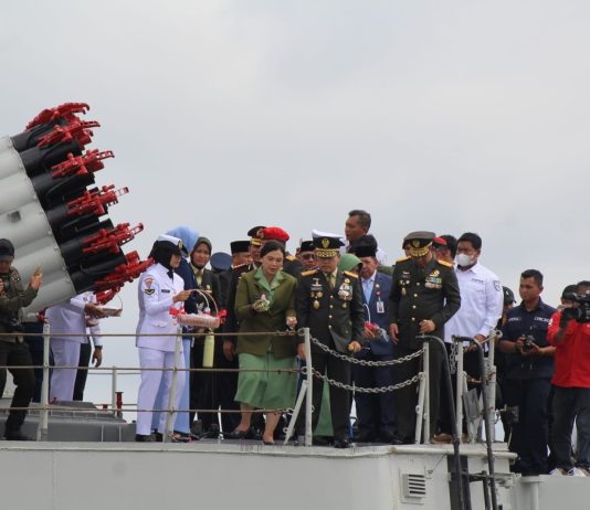 Pangdam XIX/TT Pimpin Upacara Tabur Bunga Peringatan Hari Pahlawan ke-80 di Perairan Dumai