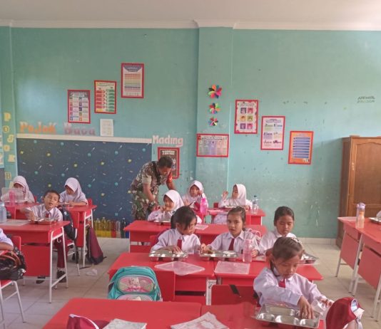 TNI dan Yayasan Dumai Kota Salurkan Makanan Bergizi Gratis bagi Anak Sekolah