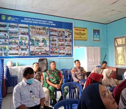 Babinsa Bukit Timah Hadiri Lokakarya Lintas Sektor Triwulan IV di Aula Kelurahan