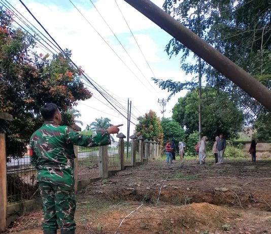Babinsa Mekar Sari Dampingi Peninjauan Lahan Pembangunan Koperasi Merah Putih di Dumai Selatan