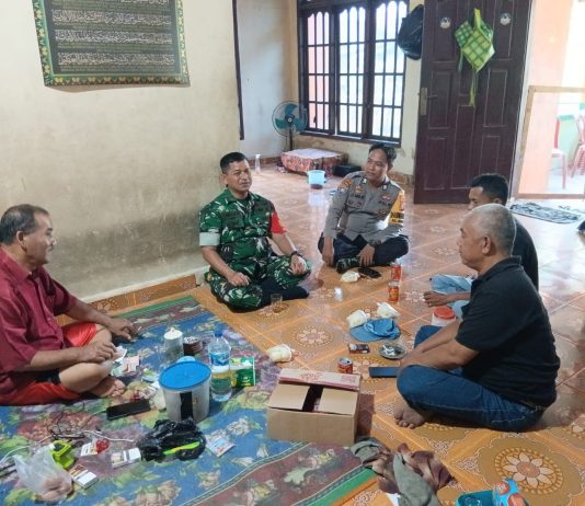 Babinsa Kelurahan Guntung Serma Amrijon Tingkatkan Sinergi Lewat Komsos Bersama Tokoh Masyarakat dan Pemuda di Medang Kampai