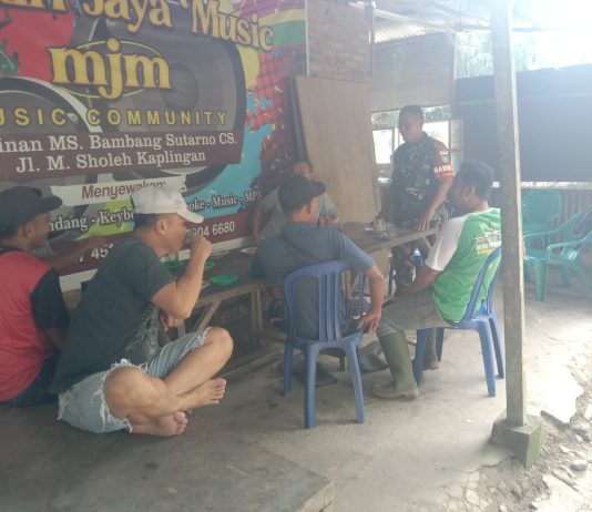 Babinsa Koramil 03/SS Laksanakan Komsos Ajak Warga Basilam Baru Tingkatkan Keamanan dan Cegah Pergaulan Negatif