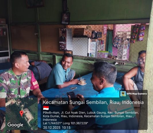 Perkuat Kemanunggalan TNI–Rakyat, Babinsa Lubuk Gaung Laksanakan Komsos