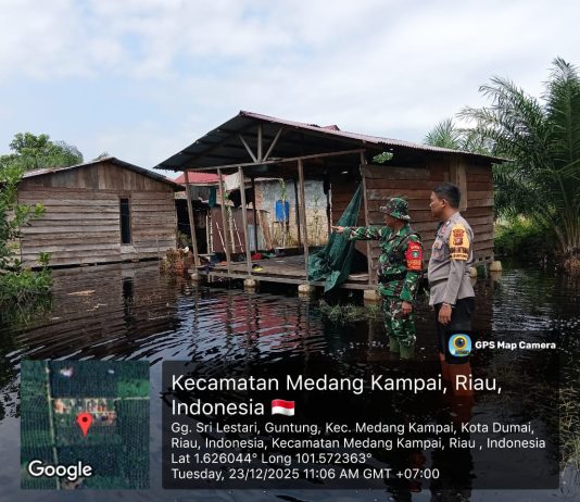Babinsa Koramil 01/Dumai Patroli Wilayah Terdampak Banjir di Kelurahan Guntung