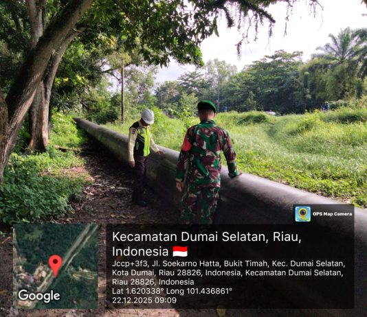 Babinsa Koramil 01/Dumai Patroli Jalur Pipa PT Pertamina Hulu Rokan