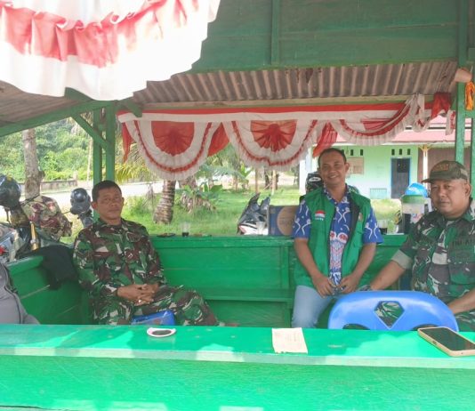 Babinsa Kodim 0320/Dumai Amankan Pos Pelayanan Pantai Koneng Selama Libur Natal dan Tahun Baru