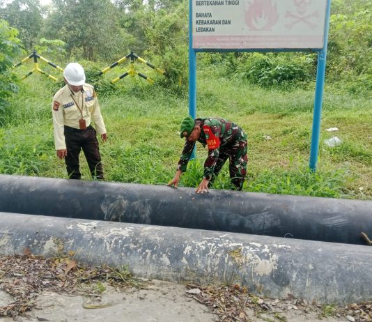 Koramil 01/Dumai Bersama SKK Migas dan Pertamina Patroli serta Sosialisasi Pengamanan Jalur Pipa Minyak