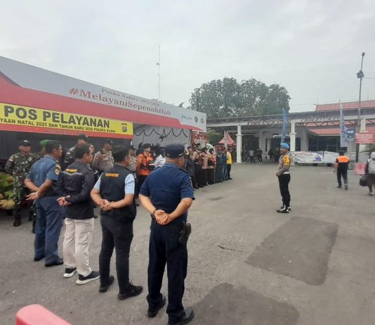 Pengamanan Nataru 2025–2026, Babinsa Koramil 01/Dumai Siaga di Pelabuhan Pelindo
