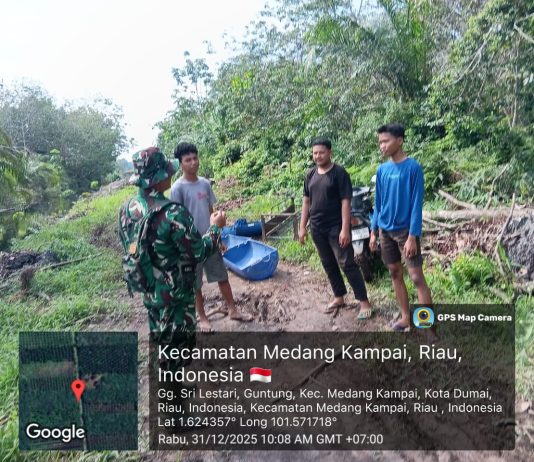 Jaga Lingkungan Tetap Aman, Babinsa Guntung Patroli Karhutla dan Sosialisasi Hukum