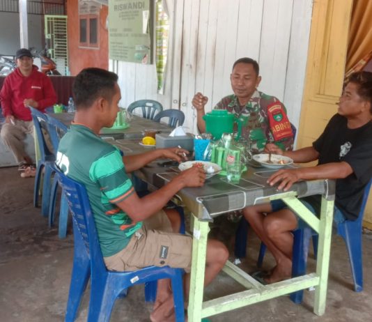 Dukung Swasembada Pangan, Babinsa Koramil 02/Bukit Kapur Dampingi Petani Cabai di Bagan Besar Timur