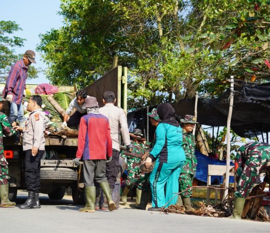 Kodim 0320 Dumai Gelar Karya Bakti Pembersihan di Ecopark Pesisir
