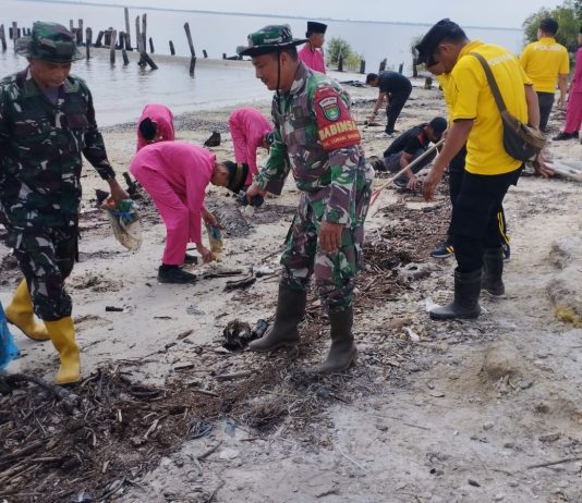 Gotong Royong Sungai Sembilan Perkuat Sinergi Aparat dan Masyarakat