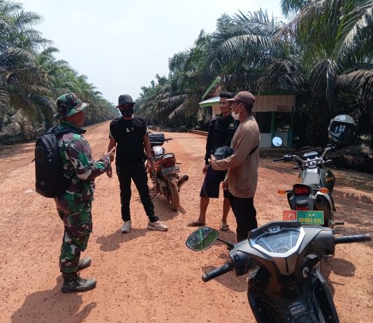Patroli Karhutla Babinsa Kodim 0320/Dumai Tingkatkan Kesadaran Warga Medang Kampai