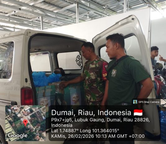 Babinsa Lubuk Gaung Dampingi Distribusi 1.967 Porsi Makanan Bergizi Gratis di Dumai