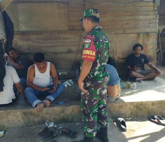 Babinsa Lubuk Gaung Gelar Komsos, Pererat Silaturahmi dan Jaga Kondusivitas Wilayah