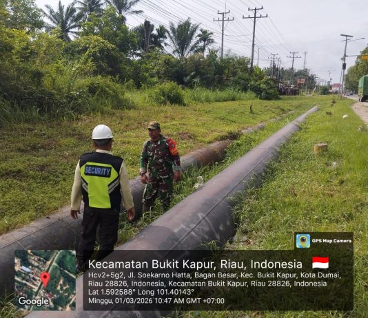 Babinsa Koramil 02/BK Bersama SKK Migas dan PHR Patroli Pengamanan Jalur Pipa Minyak