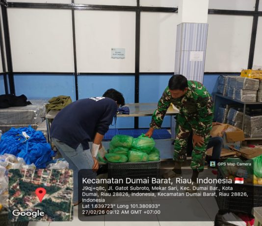 Babinsa Mekar Sari Dampingi Penyaluran Makanan Bergizi Gratis bagi 2.924 Penerima Manfaat di Dumai
