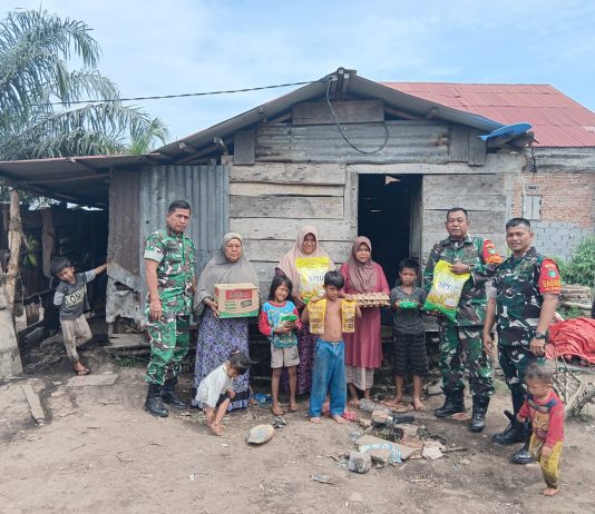 Kodim 0320 Dumai Berbagi, Warga Kurang Mampu di Guntung Terima Bantuan Sembako