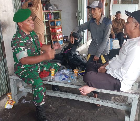 Babinsa Koramil 02/Bukit Kapur Sertu Roni Sandra Bersama Security PT Pertamina Hulu Rokan Laksanakan Patroli Pengamanan Jalur Pipa Minyak di Bukit Kapur