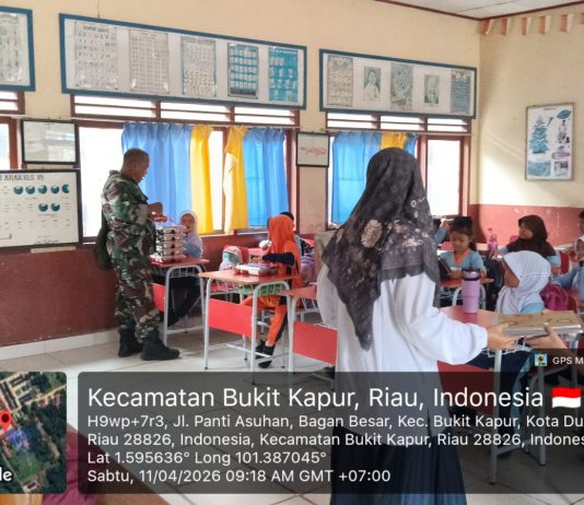 Babinsa Bagan Besar Dampingi Pembagian Makanan Bergizi Gratis untuk 1.473 Penerima di Dumai