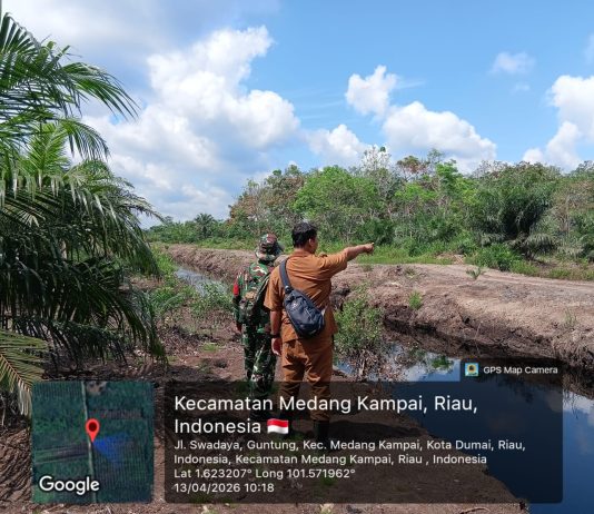 Babinsa Guntung Gencarkan Patroli dan Sosialisasi Karhutla di Medang Kampai