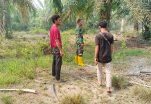 Babinsa Tanjung Penyembal Gencarkan Patroli dan Sosialisasi Cegah Karhutla di Sungai Sembilan