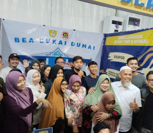 Wali Kota Paisal Bersama Keluarga Semarakkan Malam Kelima Kunjungi Dumai Expo 2026, Stan Bea Cukai Jadi Salah Satu Yang Di Kunjungi