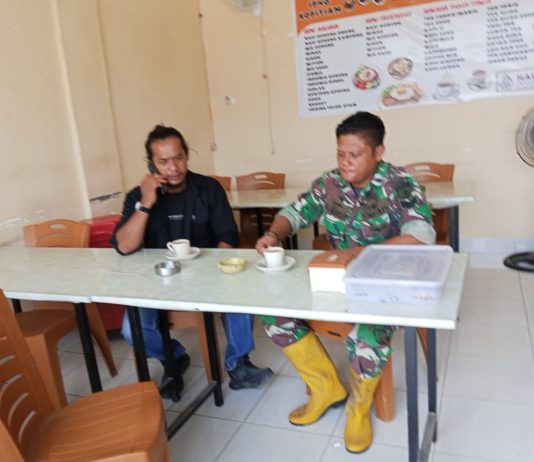 Babinsa Koramil 03/Sungai Sembilan Perkuat Silaturahmi dan Sinergi Melalui Komsos di Kelurahan Lubuk Gaung, Dumai