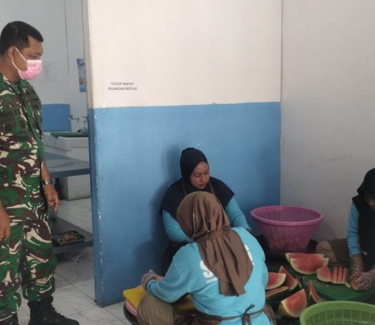 Babinsa Koramil 01/Dumai Dampingi Penyaluran Makanan Bergizi Gratis di Tanjung Palas, 2.480 Warga Terima Manfaat