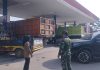 Babinsa Koramil 03/Sungai Sembilan Pantau Distribusi BBM di SPBU Lubuk Gaung, Pastikan Stok Aman dan Pelayanan Lancar