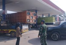 Babinsa Koramil 03/Sungai Sembilan Pantau Distribusi BBM di SPBU Lubuk Gaung, Pastikan Stok Aman dan Pelayanan Lancar