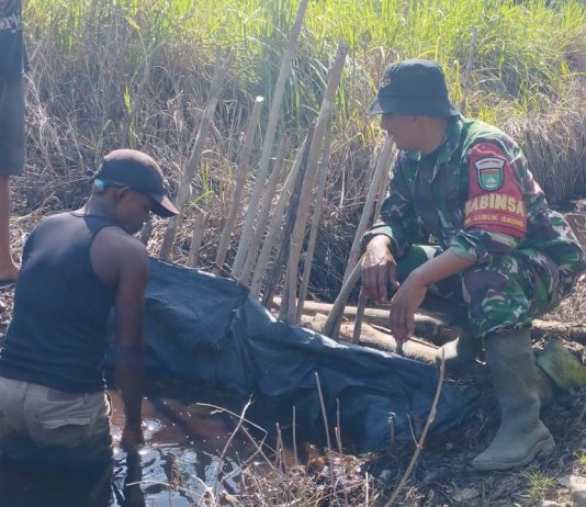 Koramil 03/Sungai Sembilan Bangun Dua Jembatan Armco untuk Tingkatkan Akses Transportasi Warga