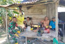 Babinsa Koramil 03/Sungai Sembilan Pererat Silaturahmi Melalui Komsos, Perkuat Kemanunggalan TNI dengan Rakyat