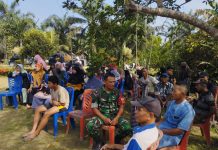 Babinsa Lubuk Gaung Perkuat Kemanunggalan TNI-Rakyat Melalui Komunikasi Sosial Bersama Warga
