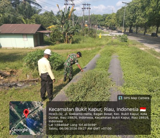 Tim Patroli SKK Migas Koramil 02/Bukit Kapur Intensifkan Pengamanan Jalur Pipa Minyak PT Pertamina Hulu Rokan