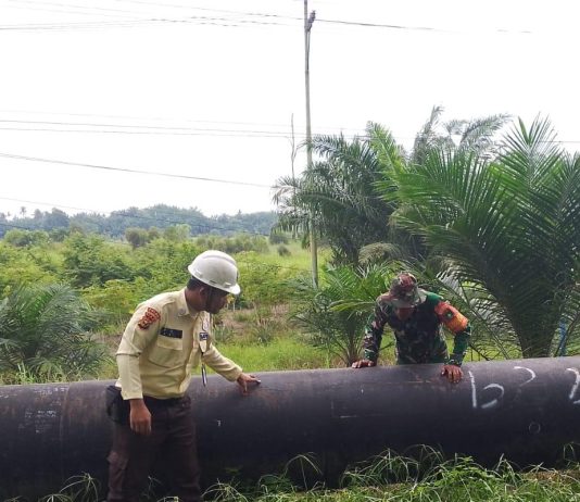Patroli gabungan Koramil 01/Dumai dan Security PHR amankan objek vital nasional jalur pipa minyak