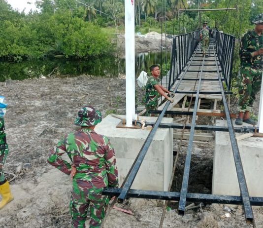 Pembangunan Jembatan Gantung Garuda di Sungai Sembilan Terus Dikebut, Koramil 03 Lanjutkan Tahap Konstruksi