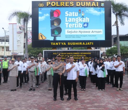 Polres Dumai Serahkan BPJS Ketenagakerjaan kepada PPPK dan PHL, Wujud Perlindungan bagi Personel Pendukung