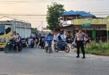 Personel Polsek Bukit Kapur Laksanakan Strong Point Pagi, Ciptakan Arus Lalu Lintas Aman dan Lancar